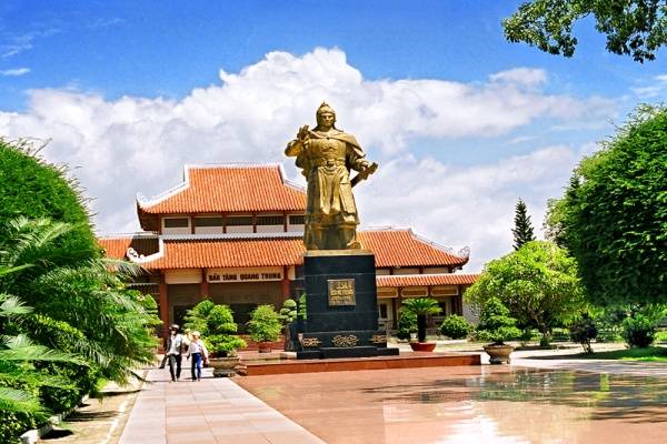QUY NHƠN VỀ MIỀN ĐẤT VÕ